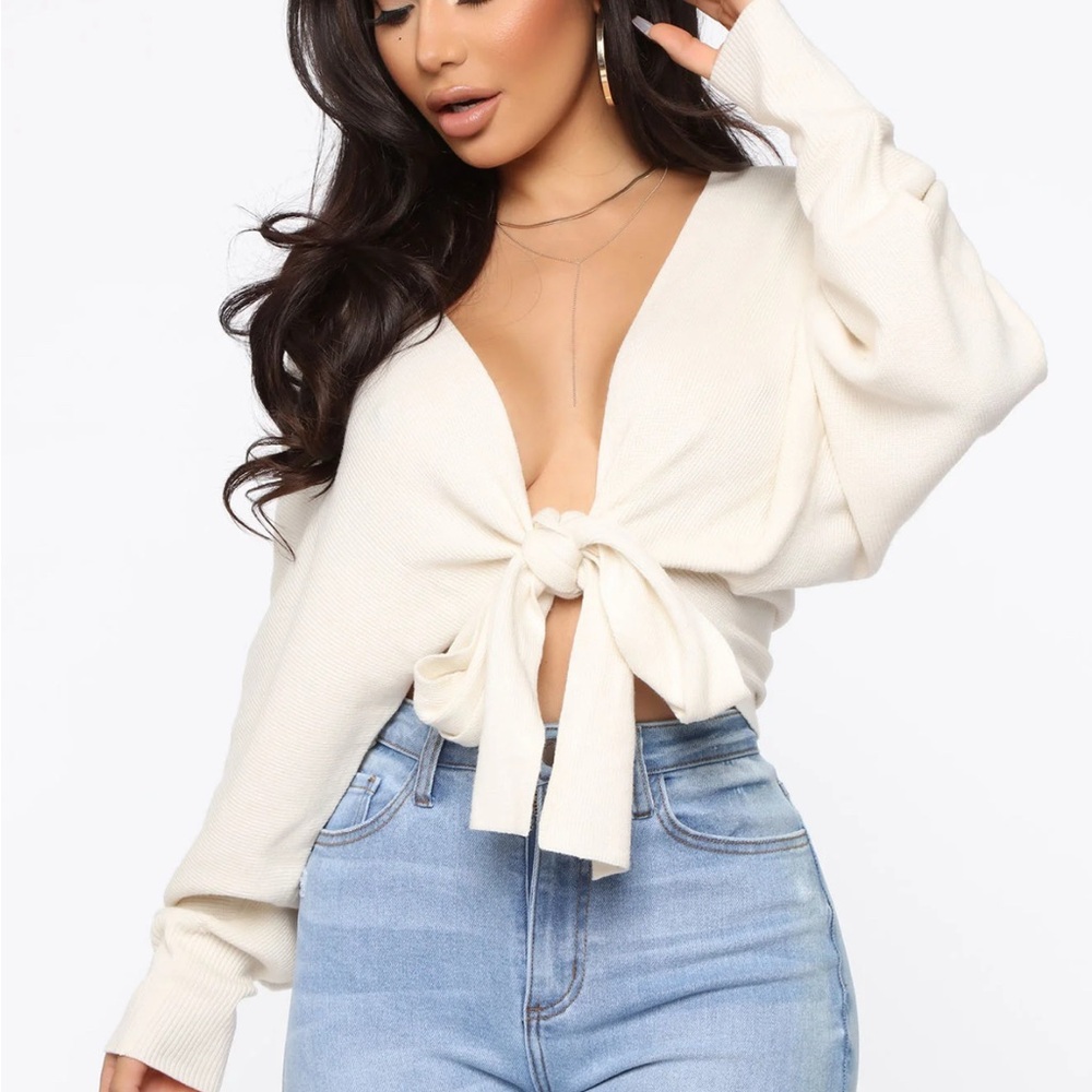Wrapped cream balloon sleeved sweater